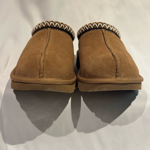 UGG Tasman Slipper/Shoe. Little Kid Size 13 in Chestnut. Like new condition! - Picture 7 of 10